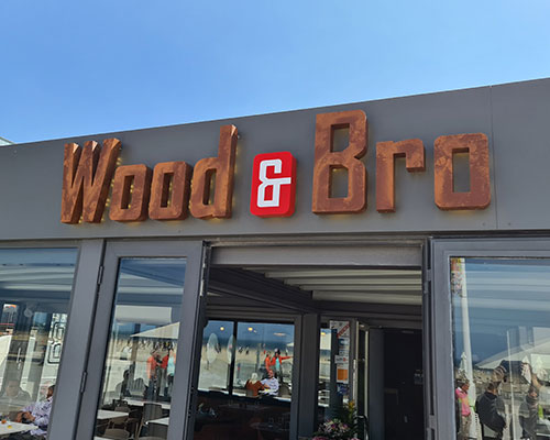 Façade restaurant plage Wood And Bro